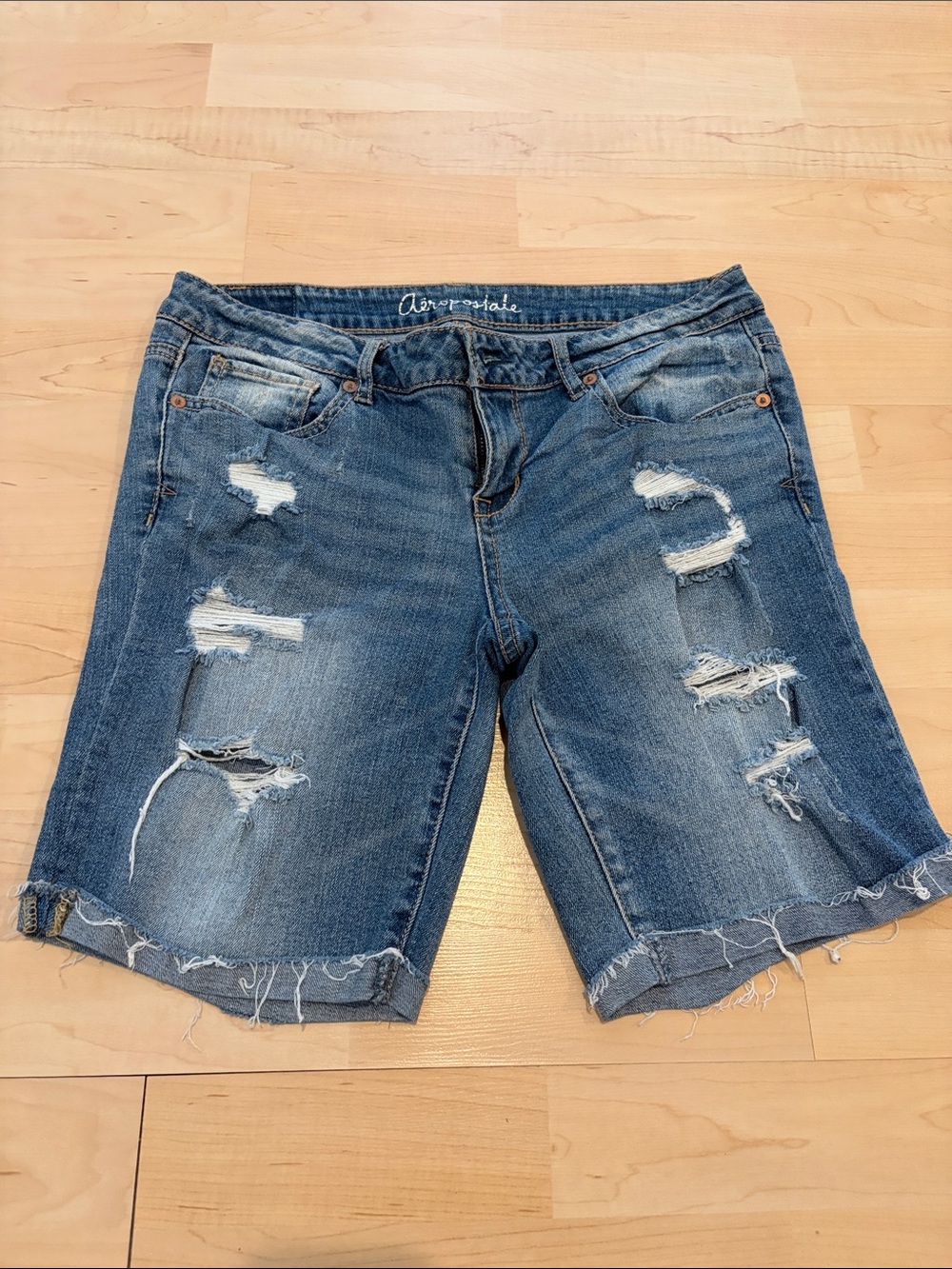 Aeropostale Distressed Low Rise Denim Bermuda Shorts Size 6 Raw Hem Y2K